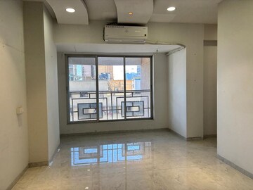 2 BHK Apartment For Rent in Khar West