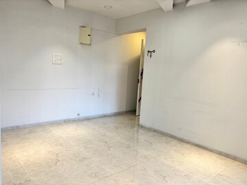 Room in 2 BHK Apartment at Khar West – for Rent