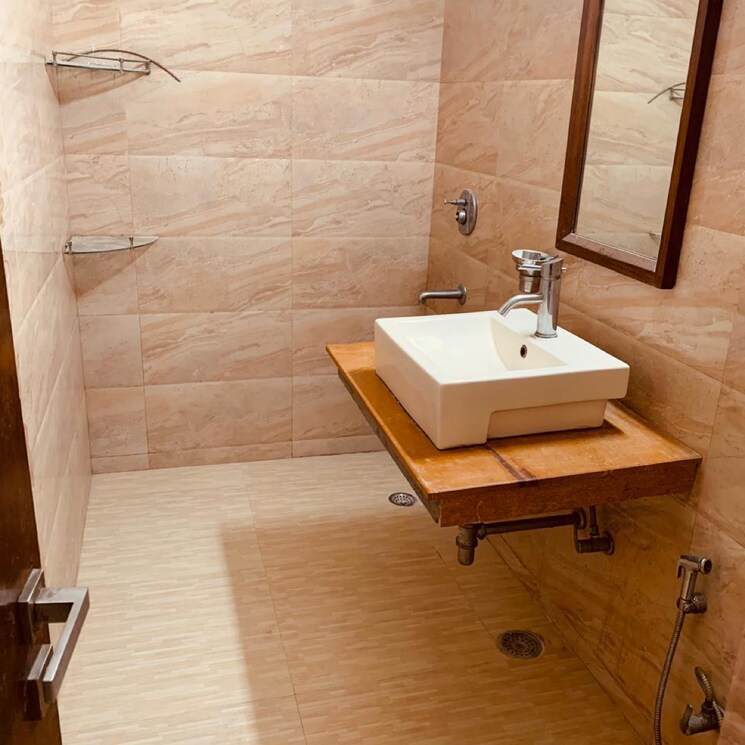 Bathroom, lajpat nagar i 2 Bedroom 900 Sq.Ft. Builder Floor In Lajpat Nagar I Delhi 9613715