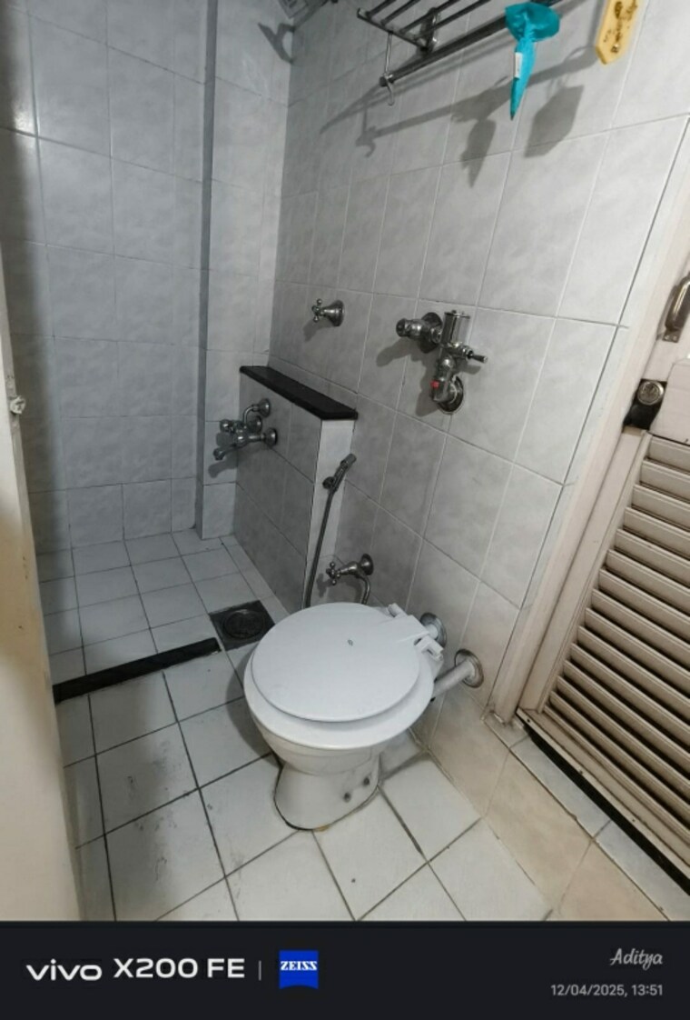 Bathroom, hiranandani-gardens-birchwood 3 Bedroom 1450 Sq.Ft. Apartment In Powai Mumbai 9613841