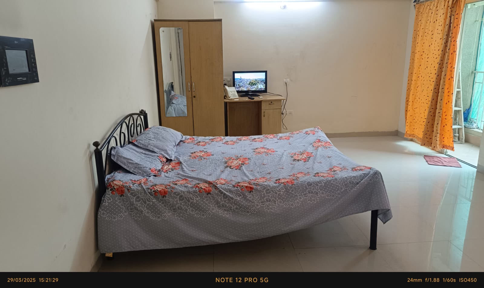 StudioApartment For Rent in Amanora Metro Tower