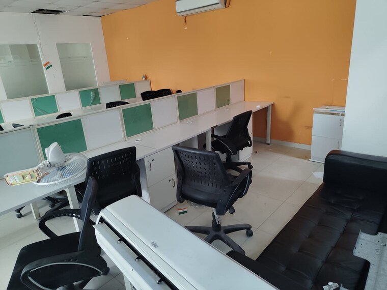 Team Area, sector 62 Commercial Office Space 2700 Sq.Ft. In Sector 62 Noida 9613791