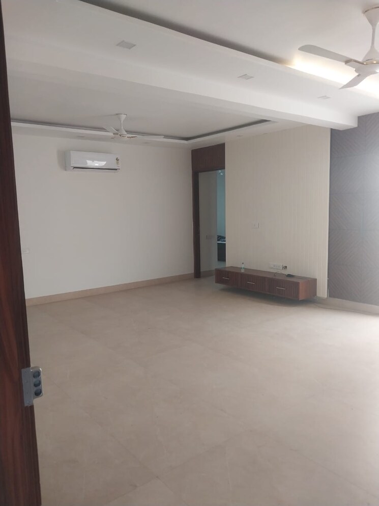 Room, sector 6 3 Bedroom 3100 Sq.Ft. Builder Floor In Sector 6 Panchkula 9613942