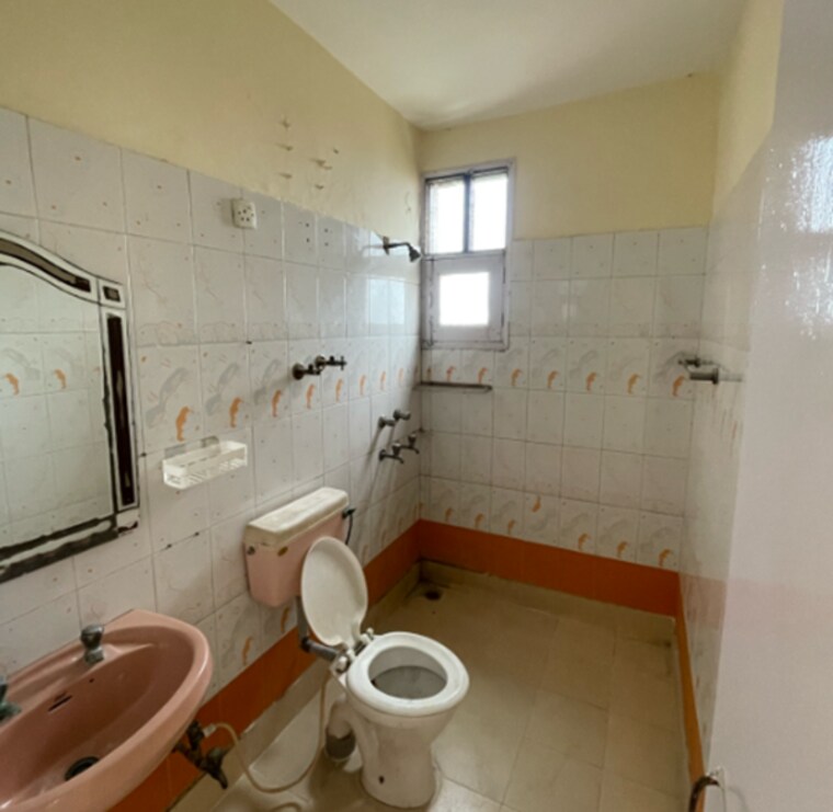 Bathroom, sector 21c 3 Bedroom 1650 Sq.Ft. Apartment In Sector 21c Faridabad 9613840
