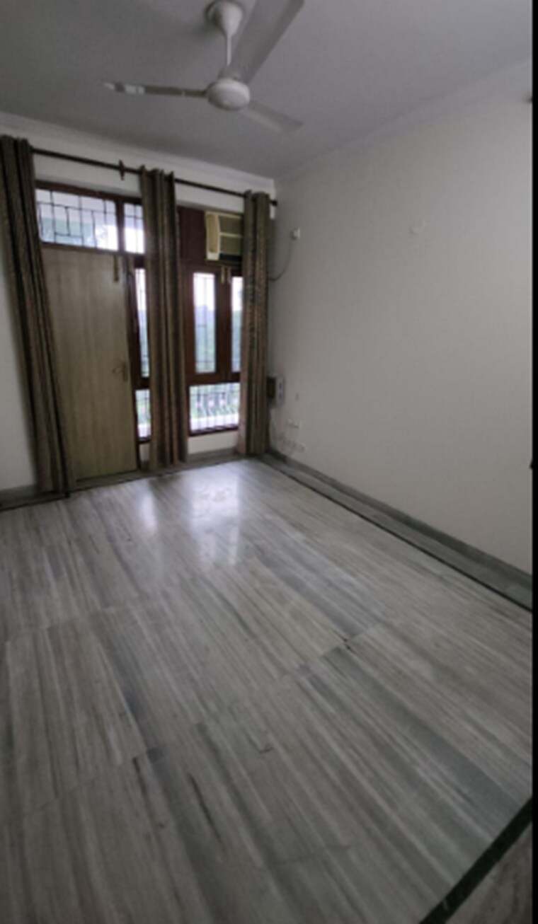 Room, sector 21c 3 Bedroom 1650 Sq.Ft. Apartment In Sector 21c Faridabad 9613840