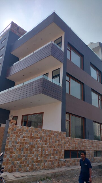 6+ BHK Independent House – Exterior View View at Unitech The Palms, Sector 117 - for Sale