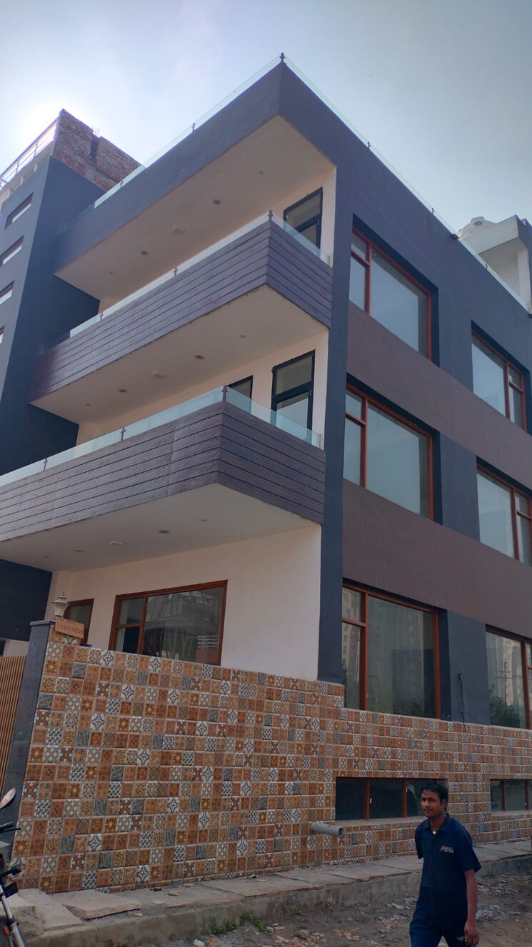 Exterior View, unitech-the-palms 6+ Bedroom 231 Sq.Mt. Independent House In Sector 117 Noida 9614212