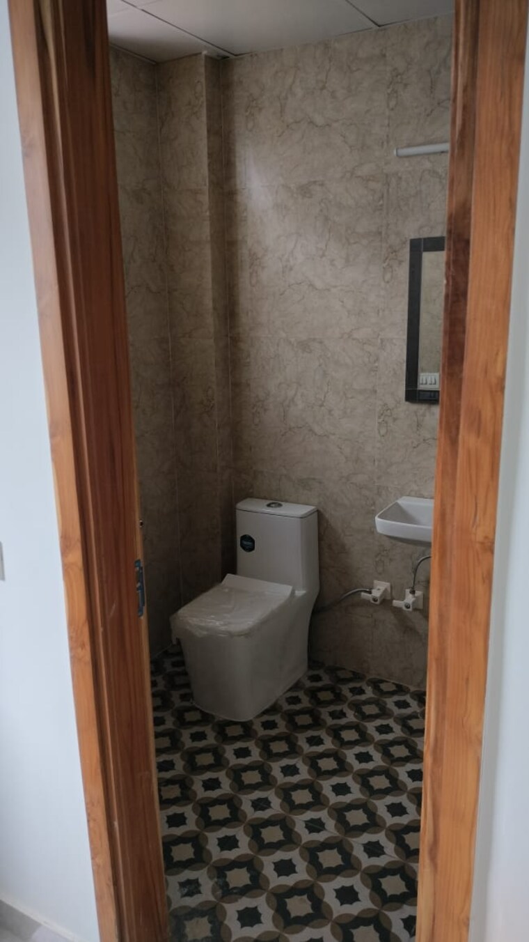 Bathroom, unitech-the-palms 6+ Bedroom 231 Sq.Mt. Independent House In Sector 117 Noida 9614212