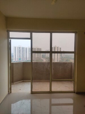 Room in 2 BHK Apartment at Pyramid Pride, Sector 76 – for Rent