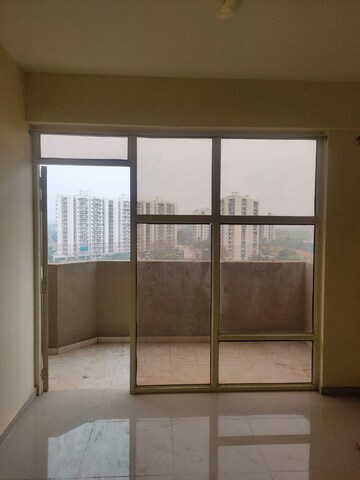 Room in 2 BHK Apartment at Pyramid Pride, Sector 76 – for Rent
