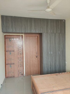 Room in 2 BHK Apartment at Pyramid Pride, Sector 76 – for Rent