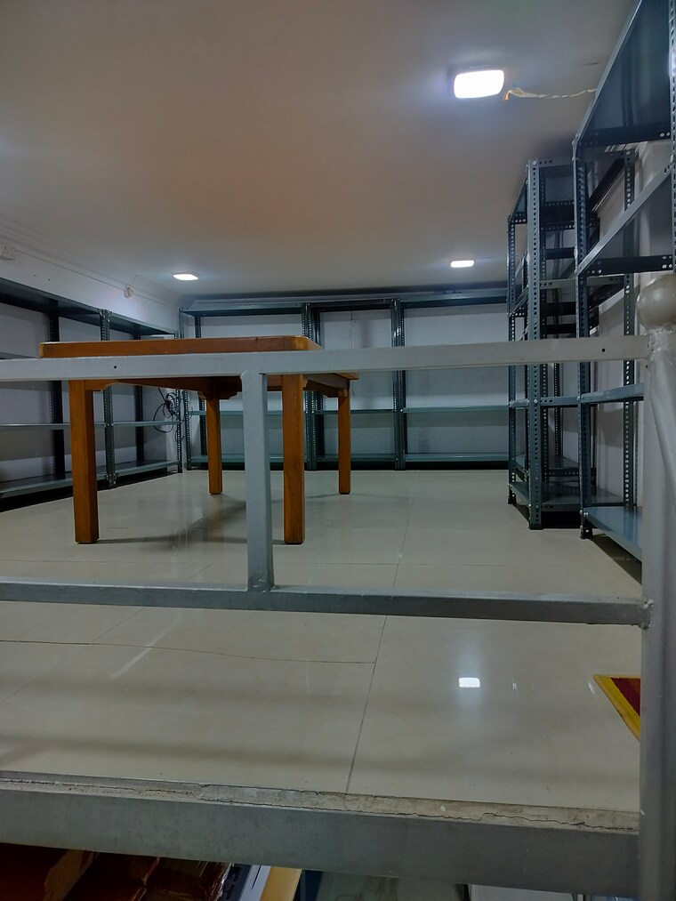 Gym, santacruz west Commercial Office Space 1500 Sq.Ft. In Santacruz West Mumbai 9614156