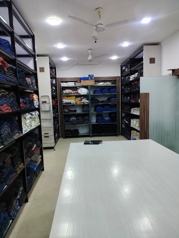  Parking, santacruz west Commercial Office Space 1500 Sq.Ft. In Santacruz West Mumbai 9614156