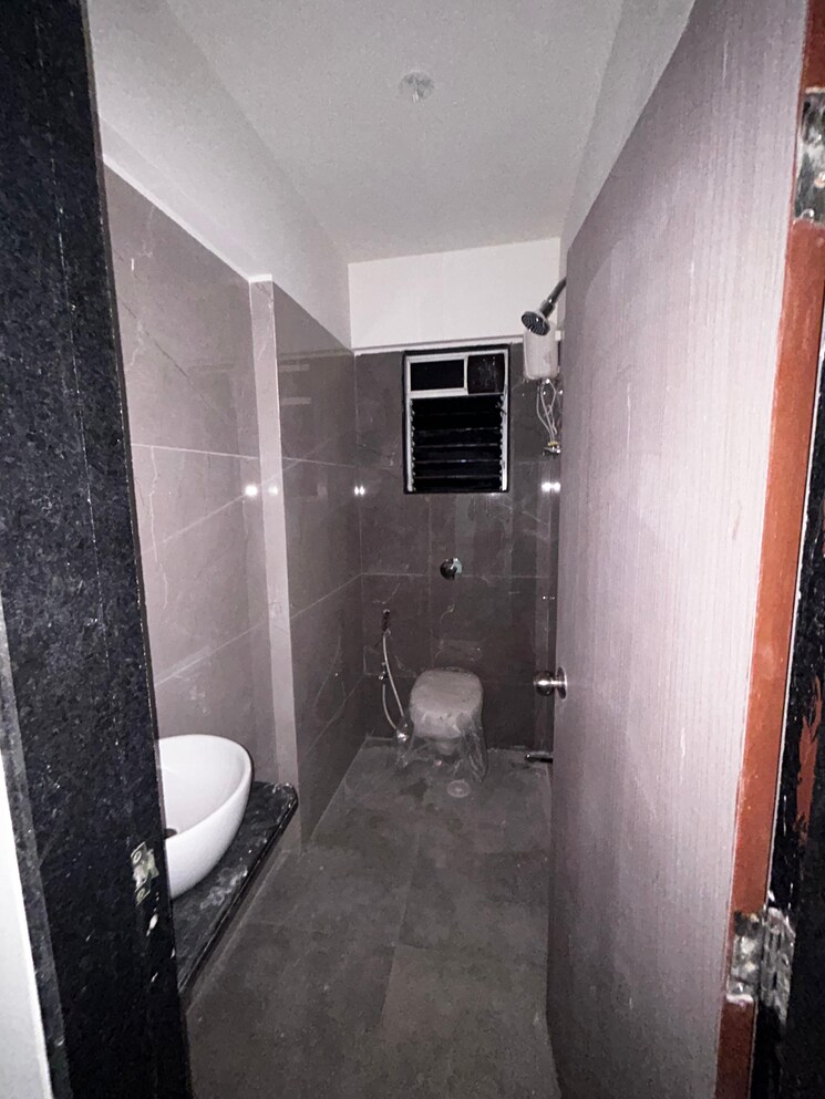 Bathroom, goregaon-west-view-chs 2 Bedroom 650 Sq.Ft. Apartment In Goregaon West Mumbai 9614134