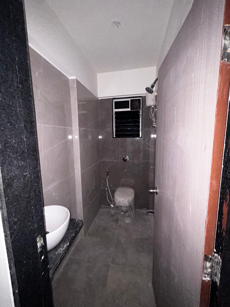 Bathroom, goregaon-west-view-chs 2 Bedroom 650 Sq.Ft. Apartment In Goregaon West Mumbai 9614134