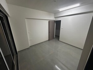 Room in 2 BHK Apartment at Goregaon West View CHS, Goregaon West – for Rent