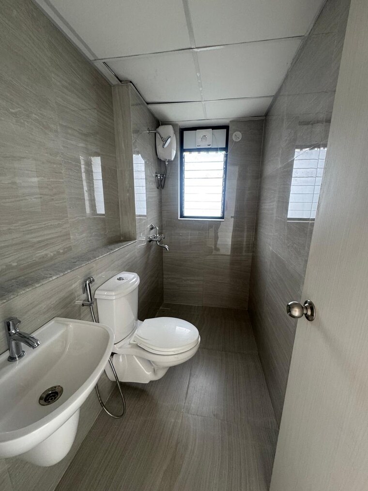 Bathroom, runwal-gardens-phase-i 3 Bedroom 908 Sq.Ft. Apartment In Dombivli East Thane 9614237