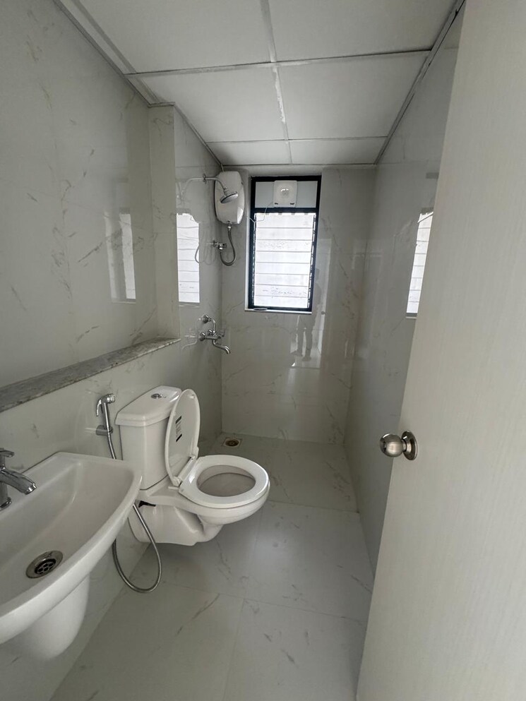 Bathroom, runwal-gardens-phase-i 3 Bedroom 908 Sq.Ft. Apartment In Dombivli East Thane 9614237