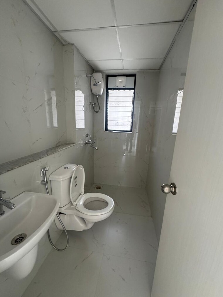 Bathroom, runwal-gardens-phase-i 3 Bedroom 908 Sq.Ft. Apartment In Dombivli East Thane 9614237