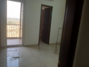 Room in 3 BHK Apartment at Emaar MGF Emerald Hills, Sector 65 – for Rent