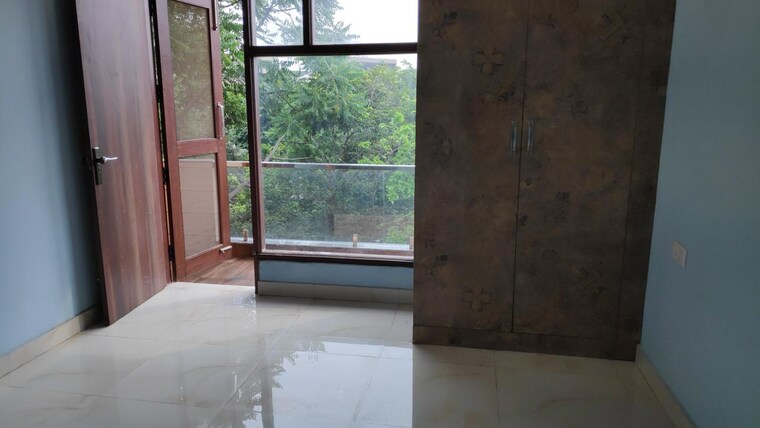 Room, sector 40 2 Bedroom 1400 Sq.Ft. Builder Floor In Sector 40 Gurgaon 9614586