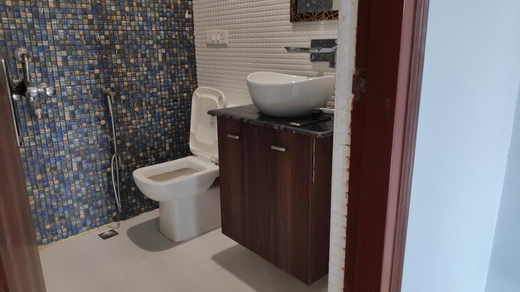 Bathroom, sector 40 2 Bedroom 1400 Sq.Ft. Builder Floor In Sector 40 Gurgaon 9614586