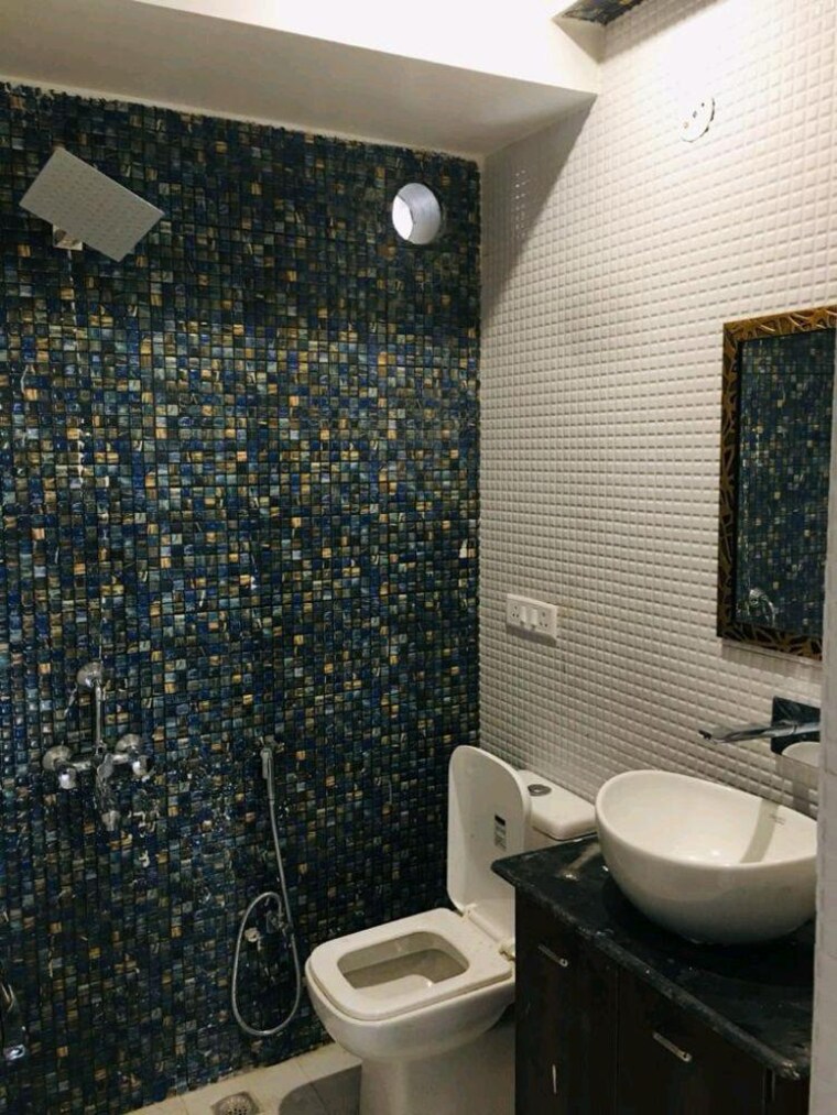 Bathroom, sector 40 2 Bedroom 1400 Sq.Ft. Builder Floor In Sector 40 Gurgaon 9614586