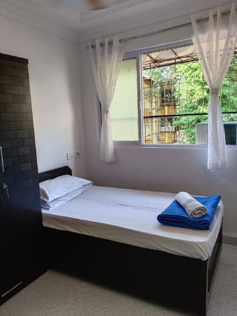 Bedroom, bandra west 1 RK 200 Sq.Ft. Apartment In Bandra West Mumbai 9614659