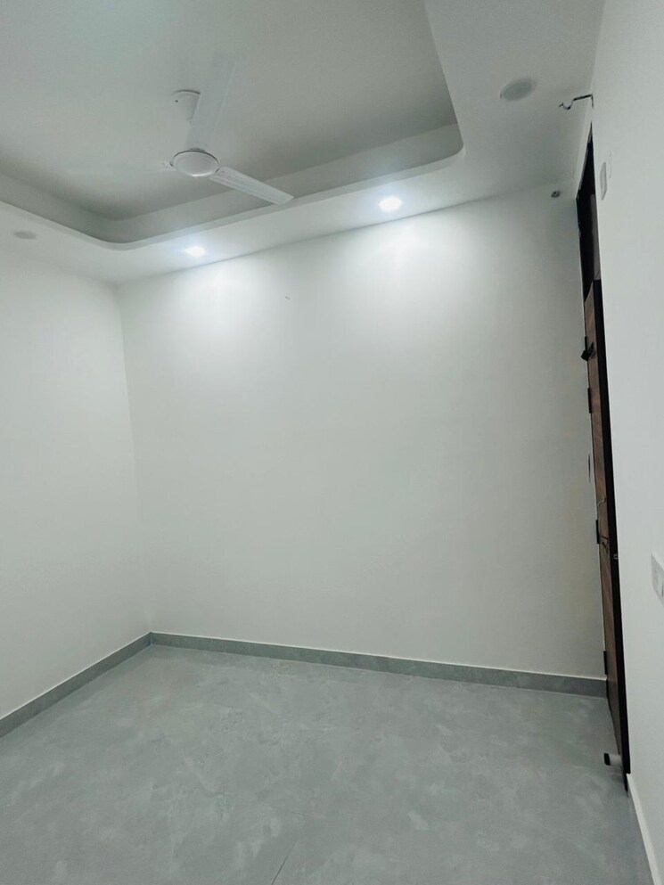 Room, sector 46 2 Bedroom 1200 Sq.Ft. Builder Floor In Sector 46 Gurgaon 9614672