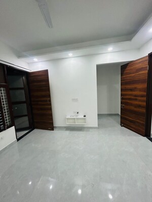 Room in 2 BHK Builder Floor at Sector 46 – for Rent