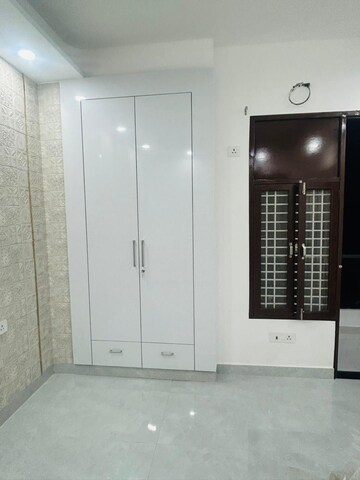 Building Lobby in 2 BHK Builder Floor at Sector 46 – for Rent