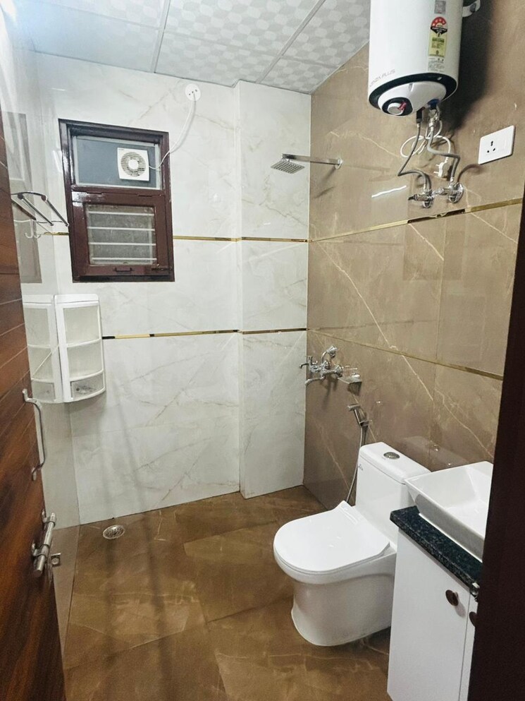 Bathroom, sector 46 2 Bedroom 1200 Sq.Ft. Builder Floor In Sector 46 Gurgaon 9614672
