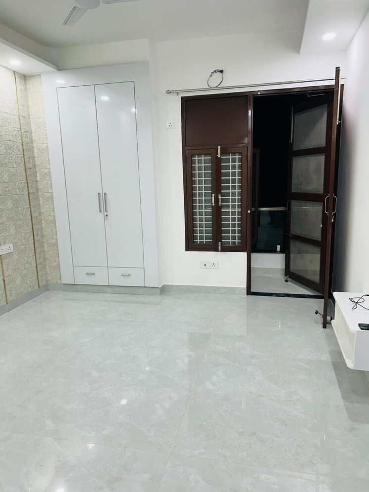 Room, sector 46 2 Bedroom 1200 Sq.Ft. Builder Floor In Sector 46 Gurgaon 9614672