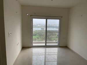 Room in 2 BHK Apartment at Godrej Aqua, International Airport Road – for Rent