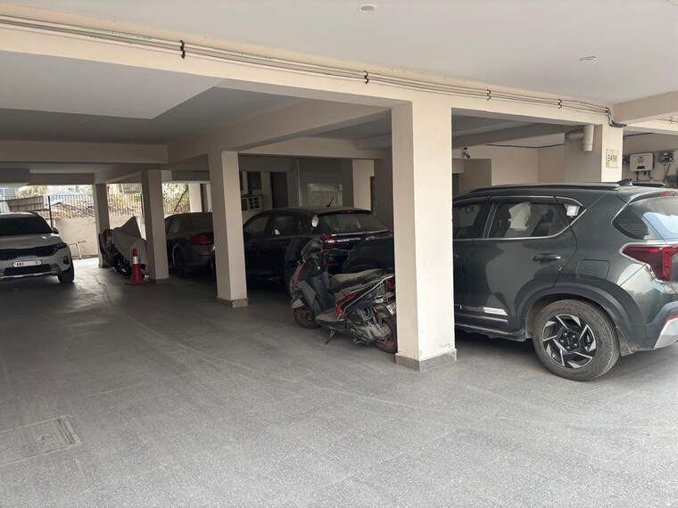  Parking, green fields colony 4 Bedroom 2000 Sq.Ft. Builder Floor In Green Fields Colony Faridabad 9614872