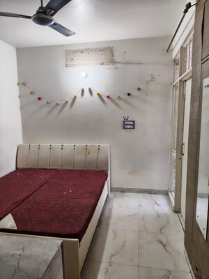 Room in 2 BHK Apartment at IRWO Classic Apartment, Sector 57 – for Rent