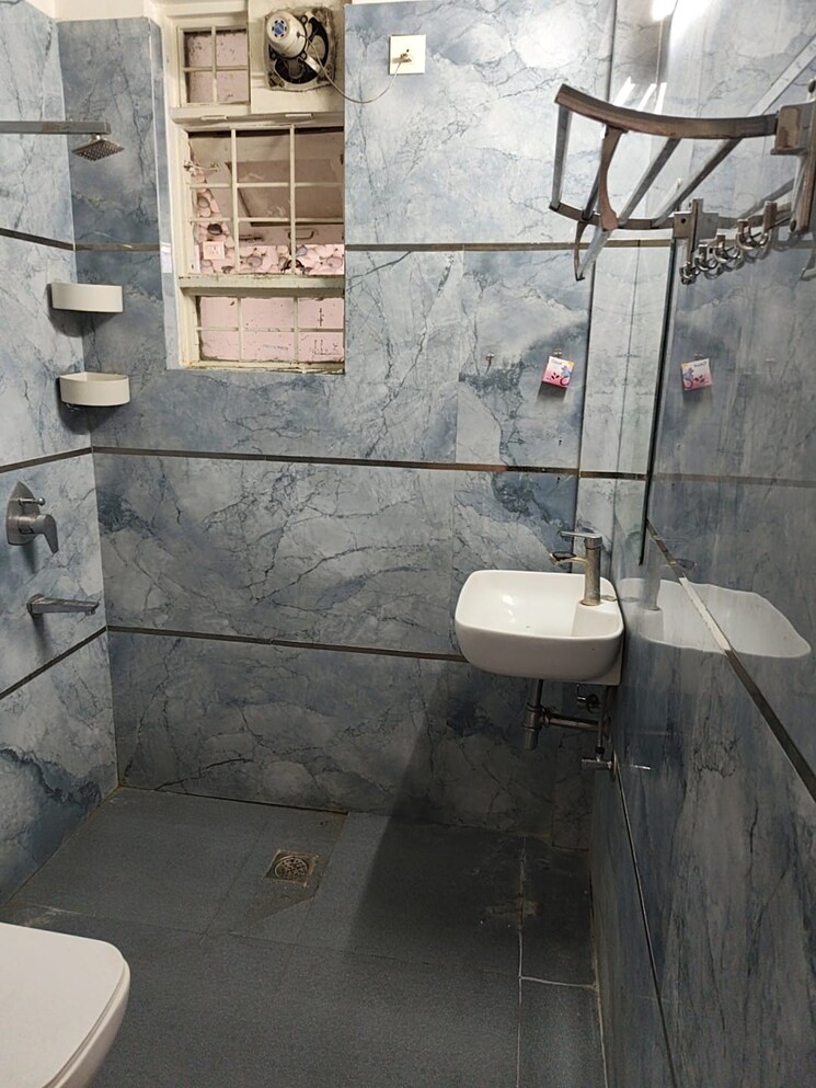 Bathroom, irwo-classic-apartment 2 Bedroom 800 Sq.Ft. Apartment In Sector 57 Gurgaon 9614852