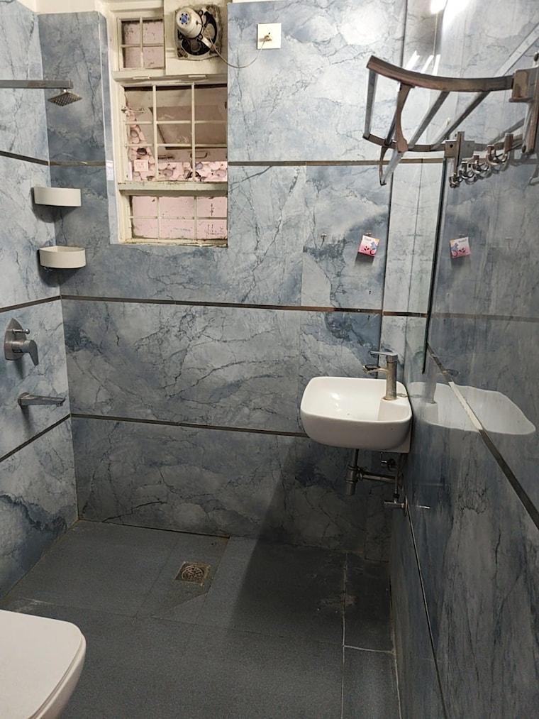 Bathroom, irwo-classic-apartment 2 Bedroom 800 Sq.Ft. Apartment In Sector 57 Gurgaon 9614852