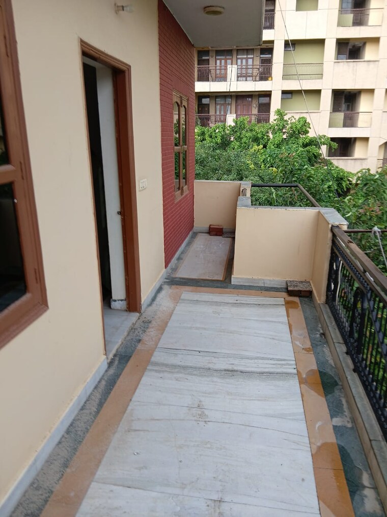 Balcony, sector 45 2 Bedroom 1000 Sq.Ft. Builder Floor In Sector 45 Gurgaon 9615046