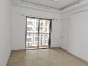 Room in 2 BHK Apartment at HDIL Metropolis Residences, Andheri West – for Rent