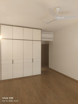 Room in 3 BHK Apartment at Emaar The Palm Drive-The Premier Terraces, Sector 66 – for Rent