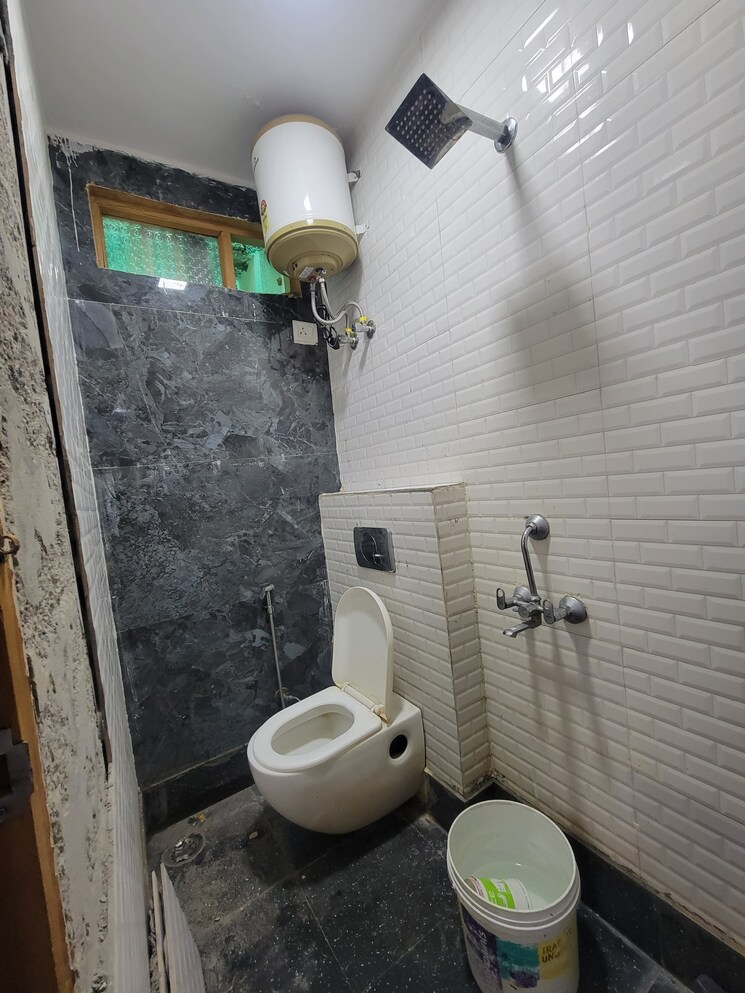 Bathroom, govindpuri 2 Bedroom 430 Sq.Ft. Builder Floor In Govindpuri Delhi 9615097