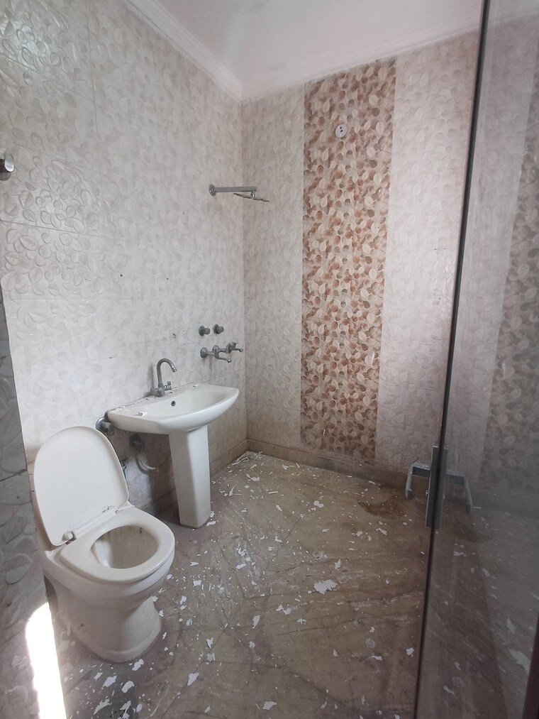 Bathroom, green fields colony 1 RK 300 Sq.Ft. Builder Floor In Green Fields Colony Faridabad 9615274