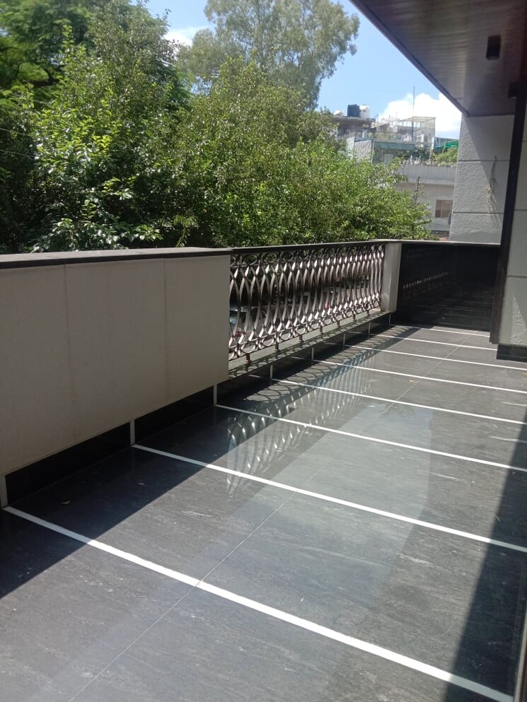 Balcony, safdarjung development area 3 Bedroom 2500 Sq.Ft. Apartment In Safdarjung Development Area Delhi 9615235