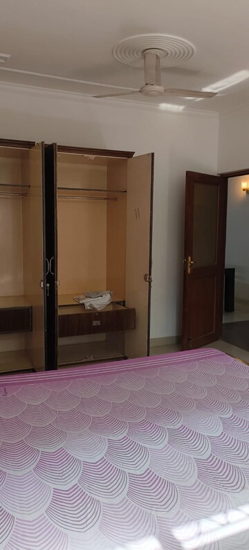 Room in 3 BHK Builder Floor at Ansal Sushant Lok I, Sector 43 – for Rent