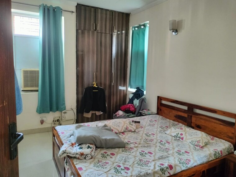 Bedroom, sector 52 2 Bedroom 1000 Sq.Ft. Builder Floor In Sector 52 Gurgaon 9615246