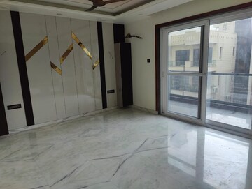 Room in 4 BHK Builder Floor at Ashiana Silver Crest, Sector 48 – for Rent