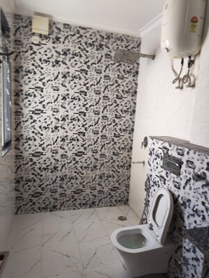 Bathroom in 2.5 BHK Builder Floor at Sector 57 – for Rent