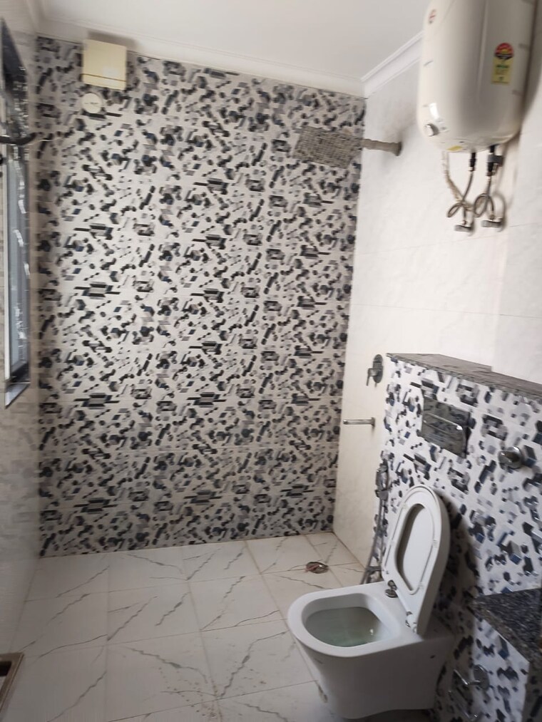 Bathroom, sector 57 2.5 Bedroom 1400 Sq.Ft. Builder Floor In Sector 57 Gurgaon 9615339