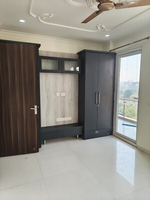 Room in 2.5 BHK Builder Floor at Sector 57 – for Rent